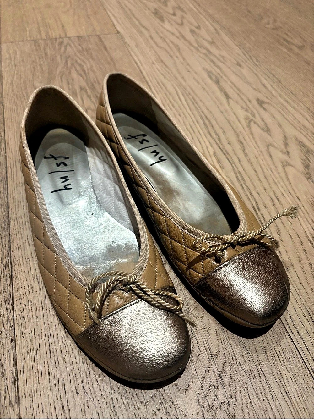 French Sole Quilted Ballet Flats in cream and Gold